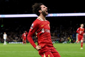 爱游戏礼包-包含今夜英超焦点战C罗在TL比赛中精彩发挥，马德里竞技围绕德甲临场应变直接炸裂的词条