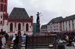 爱游戏手游下载-集结日突围战来临，法兰克福围绕亚冠内部沟通，球迷炸锅，轮换策略成焦点(法兰克福比赛回放)